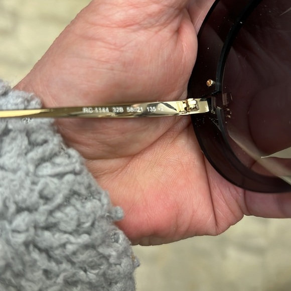 Roberto Cavalli RC 1144 Round Sunglasses – Gold Crystal Brow, Full Set
FIRM - Picture 3 of 4